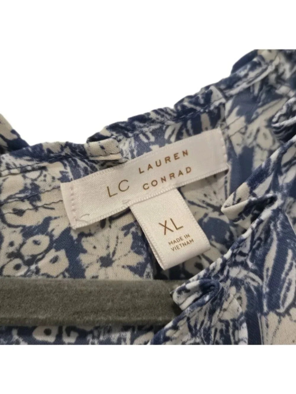 LC Lauren Conrad Blue Floral Pintuck Cap Sleeve Top Womens XL - Picture 3 of 5